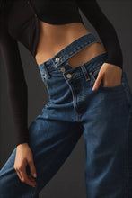 Load image into Gallery viewer, BROKEN WAISTBAND JEAN