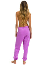 Load image into Gallery viewer, WOMENS LOGO SWEATPANTS